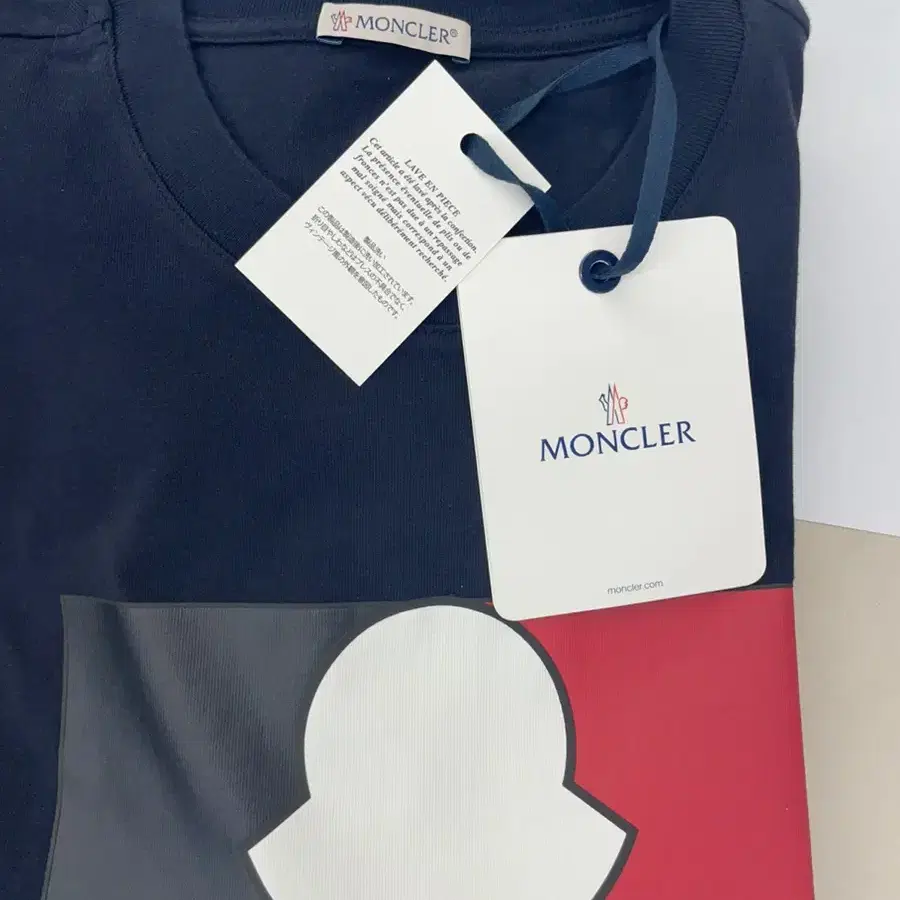 몽클레어 24ss 3컬러 로고 티셔츠 M L XL 각 한피스씩