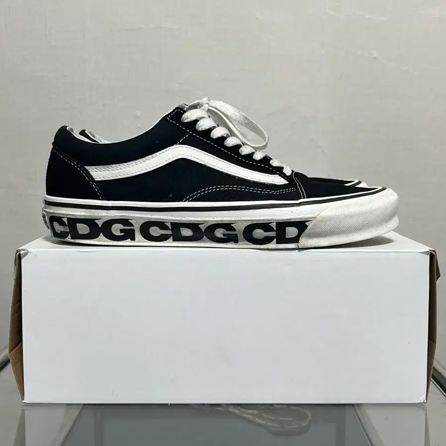 Vans Vault x CDG OG Old Skool