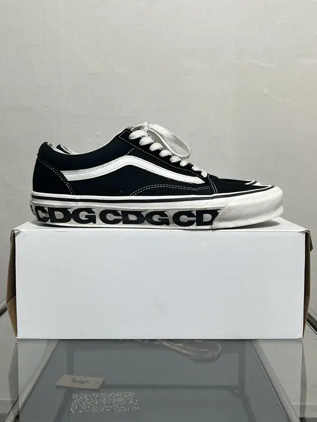 Vans Vault x CDG OG Old Skool