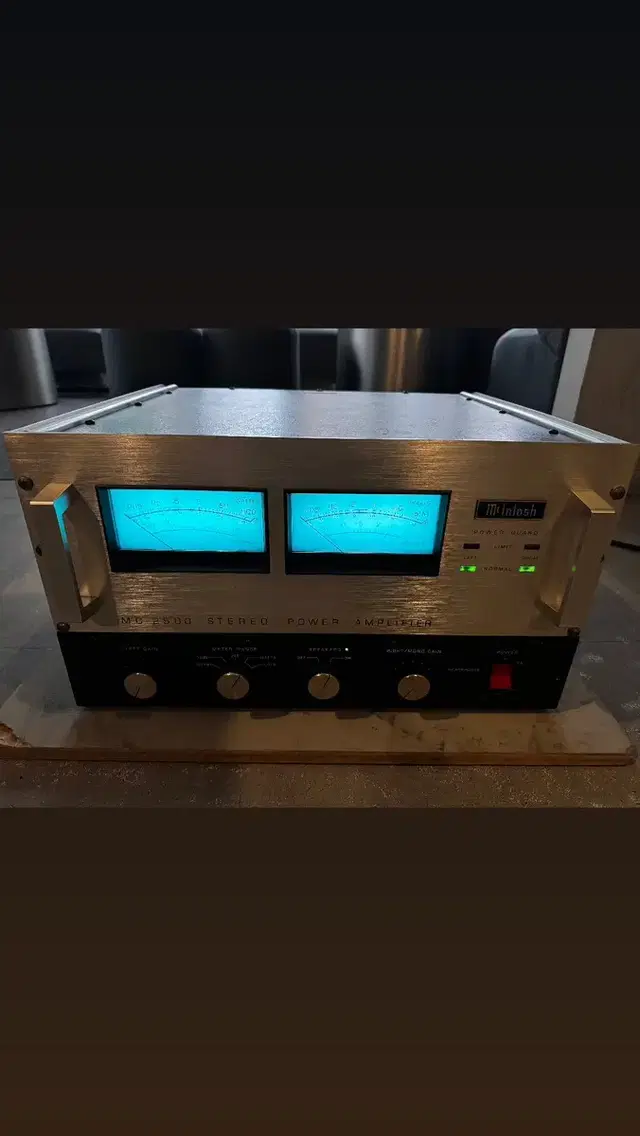 맥킨토시 Mcintosh MC2500 파워앰프 팝니다.