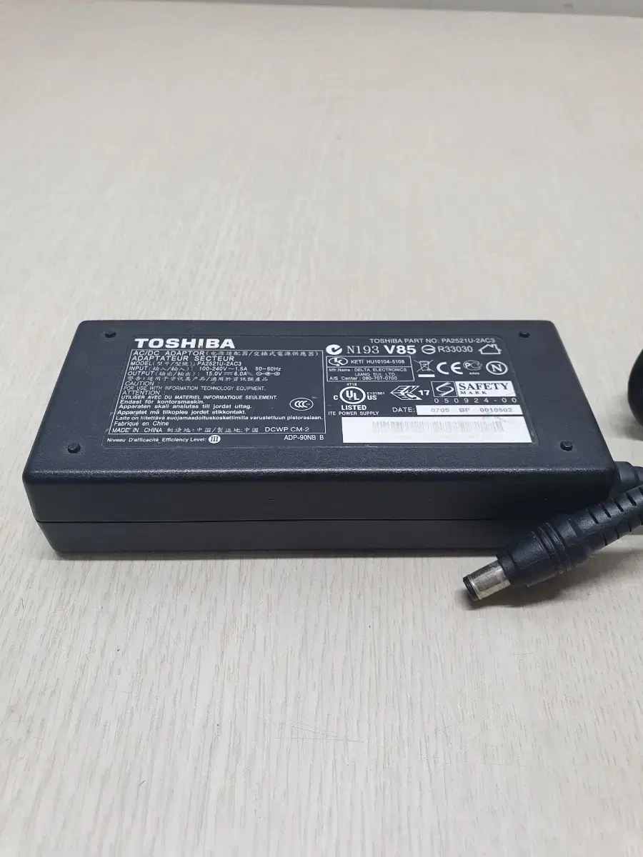 TOSHIBA AC/DC ADAPTER