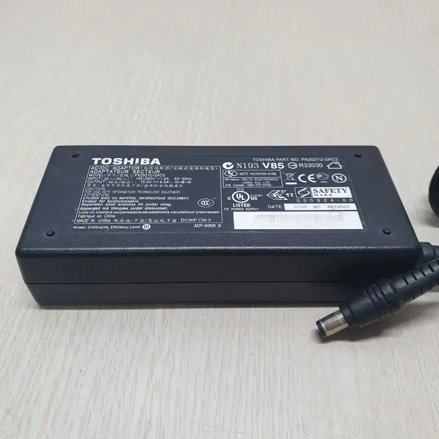 TOSHIBA AC/DC ADAPTER