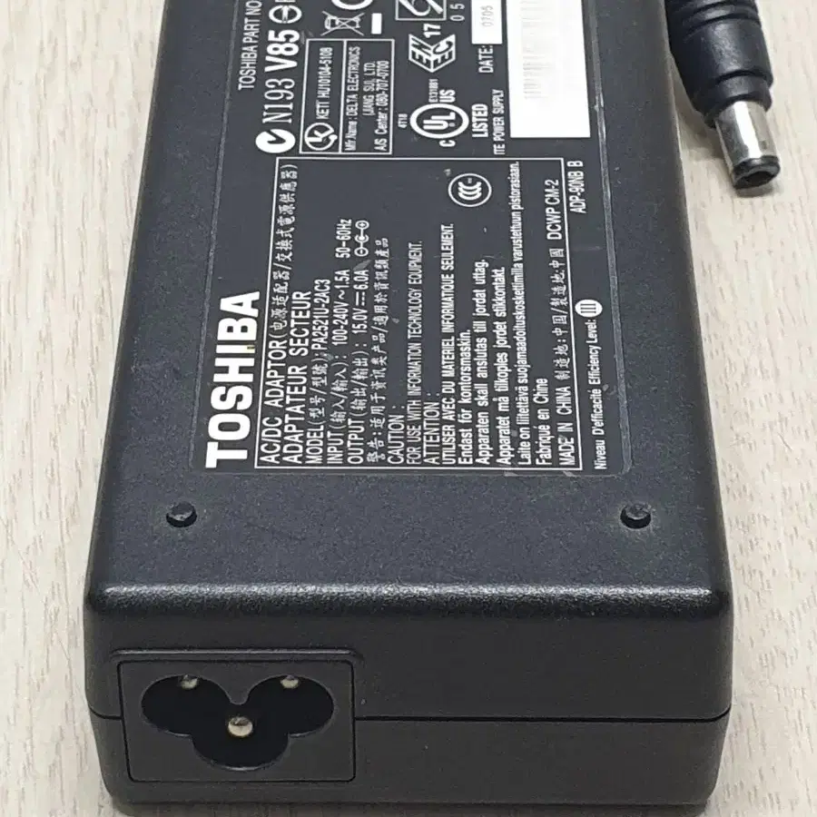 TOSHIBA AC/DC ADAPTER