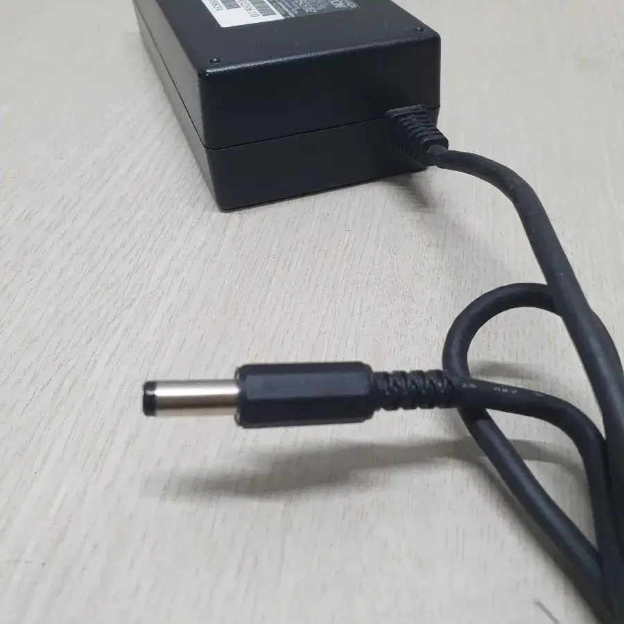 TOSHIBA AC ADAPTER 15V 8A