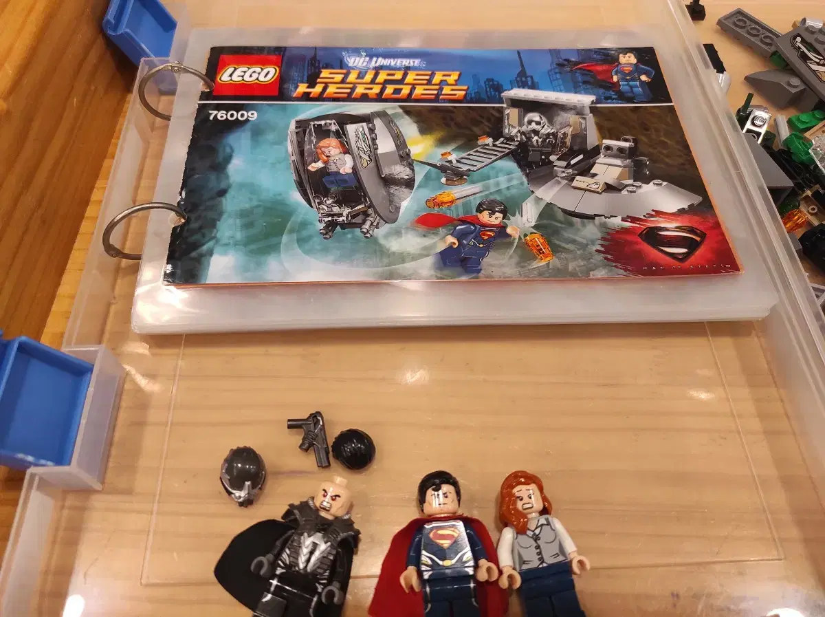 LEGO Superheroes 76009 The Box Includes