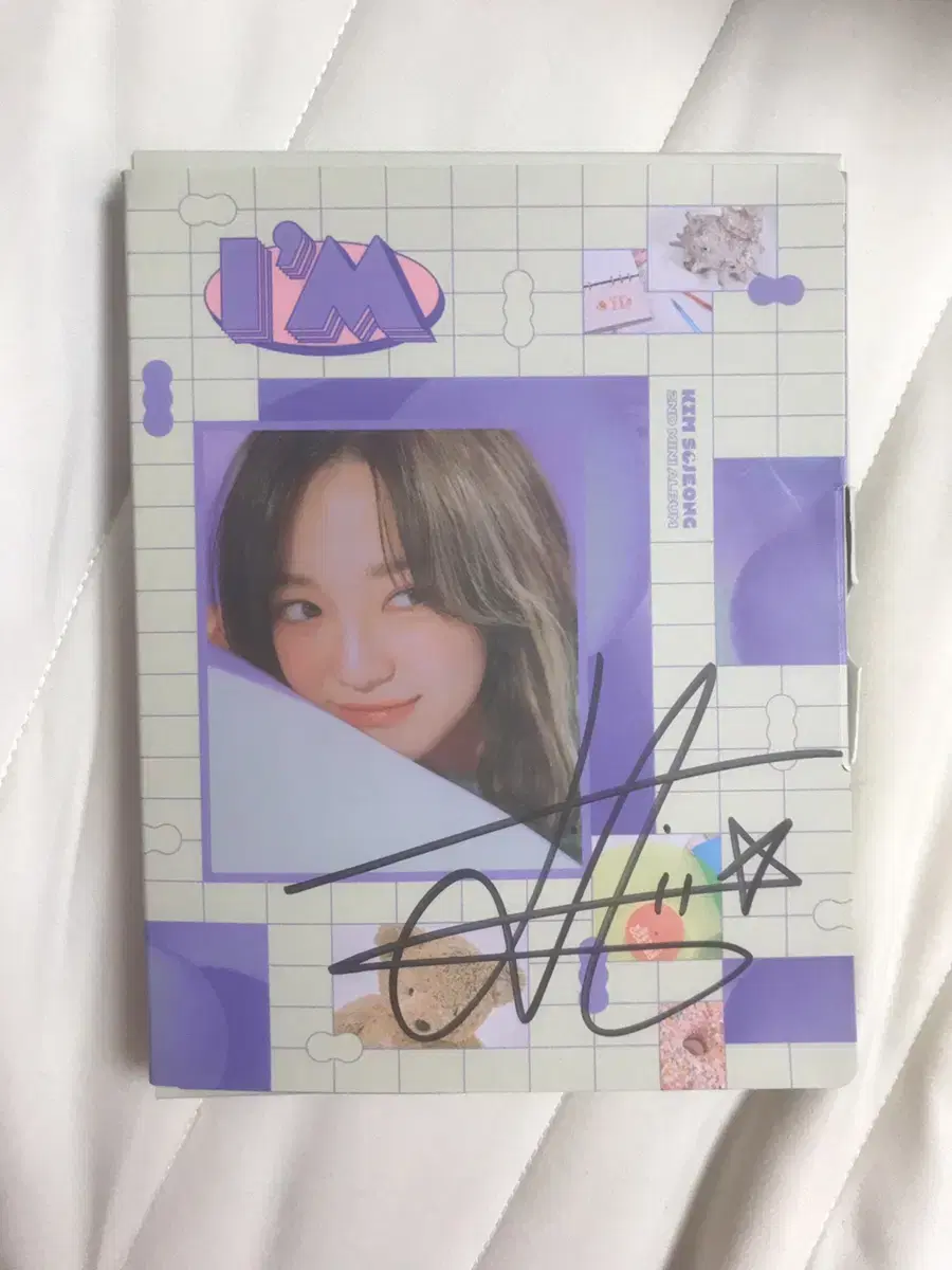 Kim Sejeong sign Album