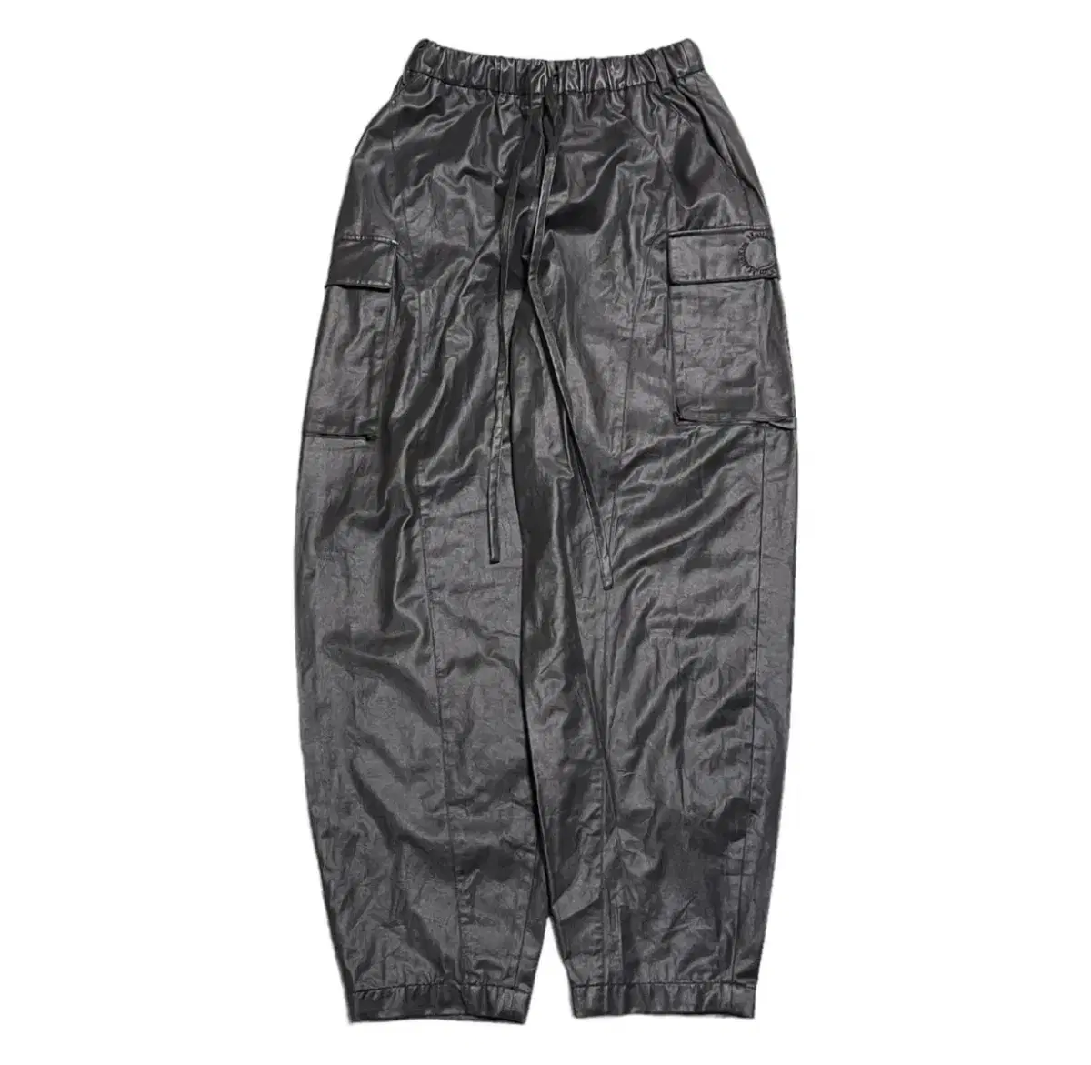 마뗑킴 COATING CARGO PANTS IN BLACK