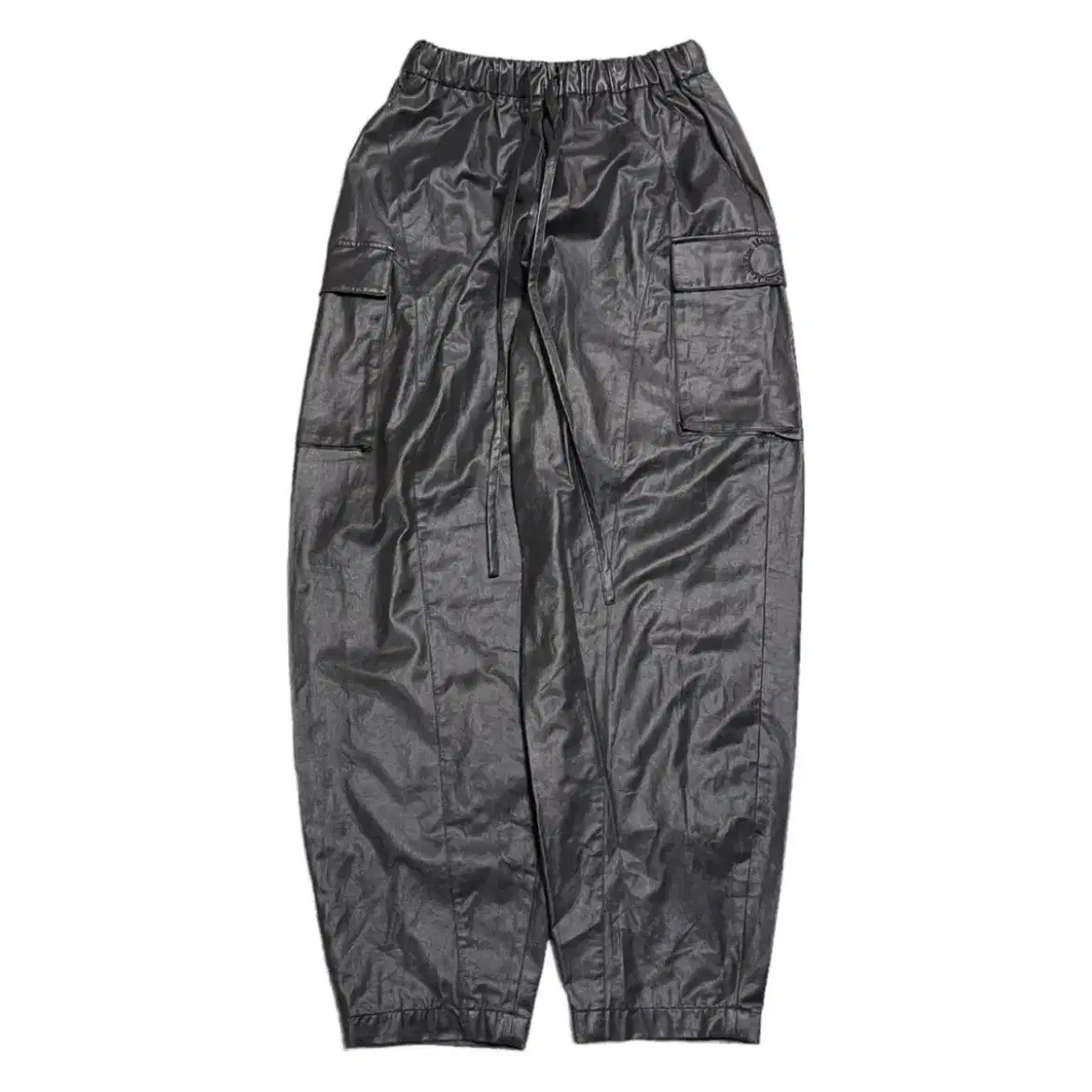 마뗑킴 COATING CARGO PANTS IN BLACK