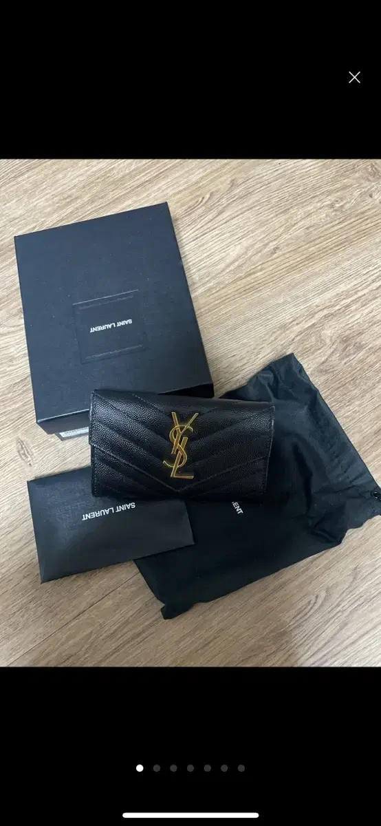 입생로랑 모노그램 마틀라세 엔벨로프 ysl