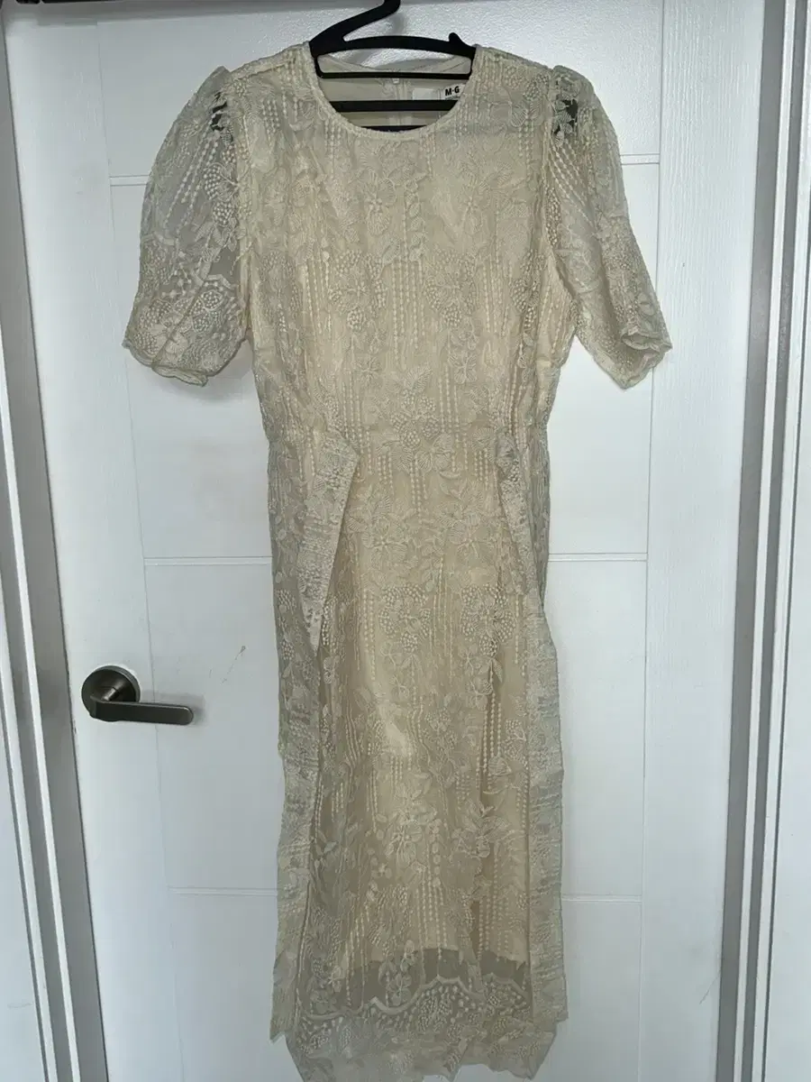 Vahn Lace Long ONEPIECE Ivory Cream Light Yellow Yel Able