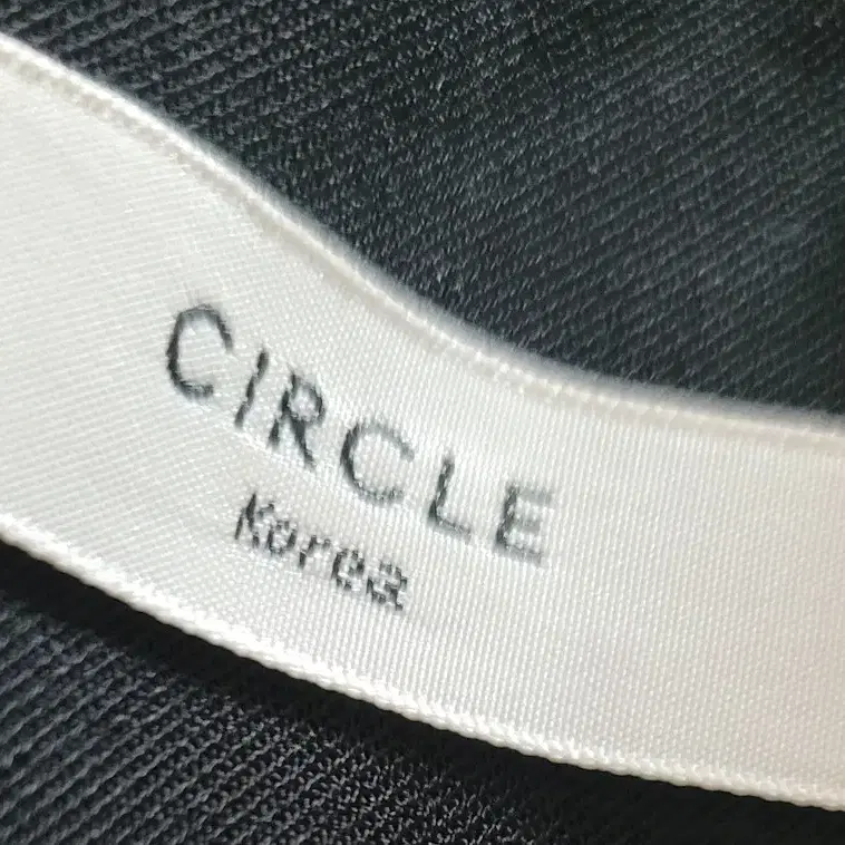 CIRCLE) 하트 스퀘어 검은 블라우스