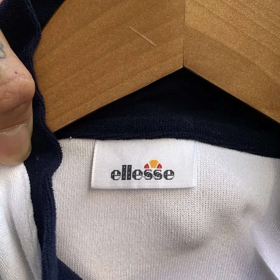 ELLESSE 화이트 자수 져지 L