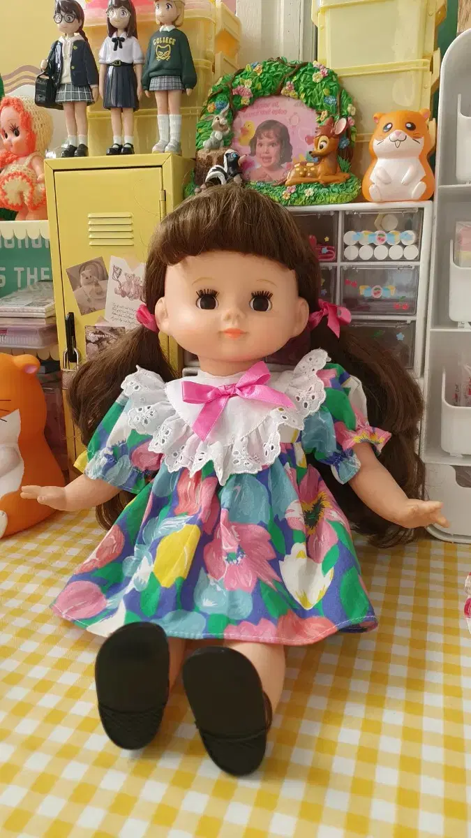 [Free Shipping]Vintage doll + 4 Clothes Set