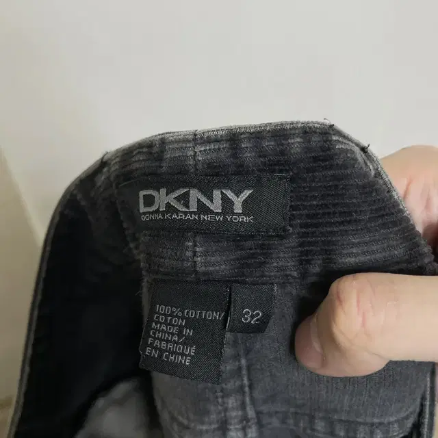 [ 32 ] DKNY 뉴욕 남성 레귤러 코듀로이 팬츠