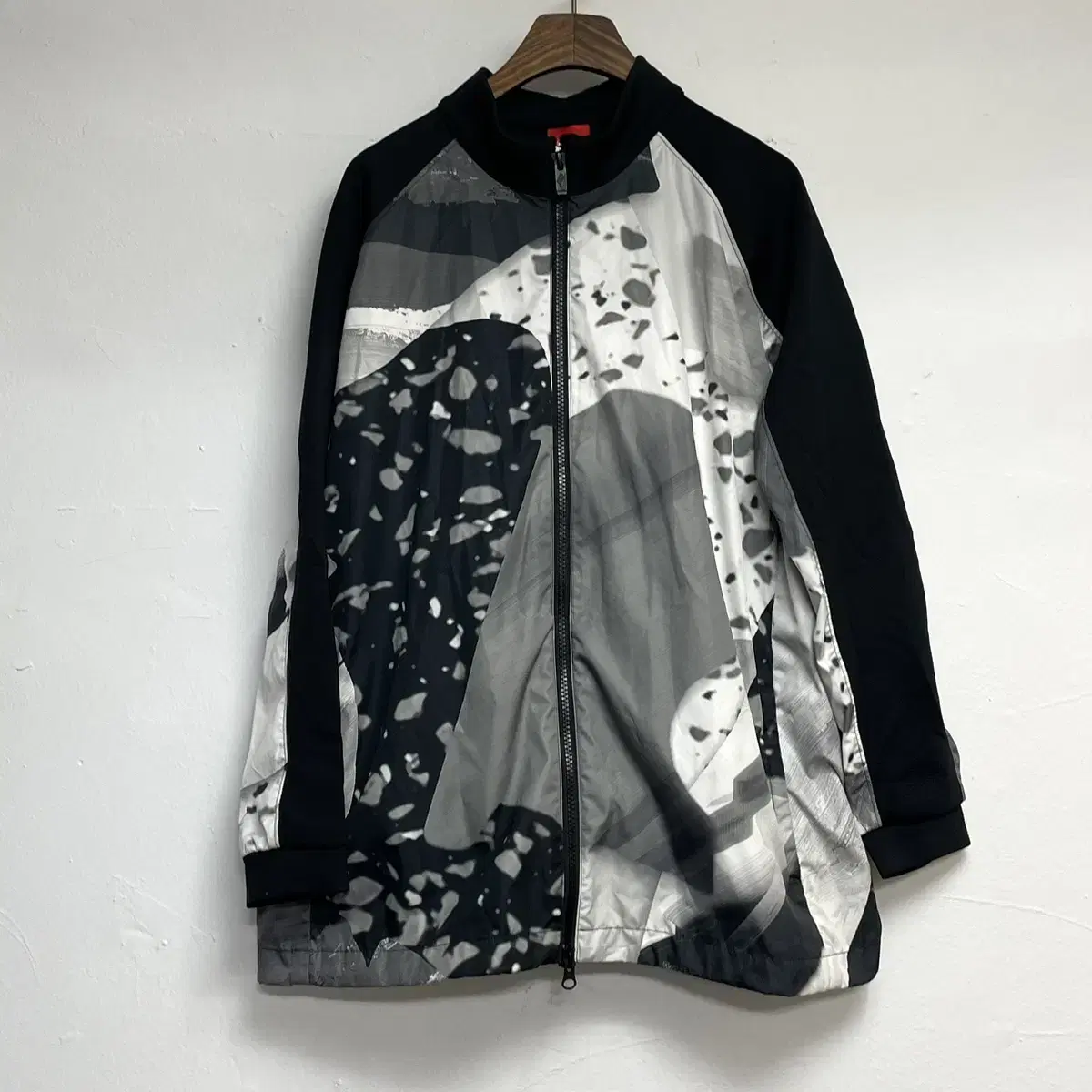 Nike (Women's) Graphic Windbreaker Jacket