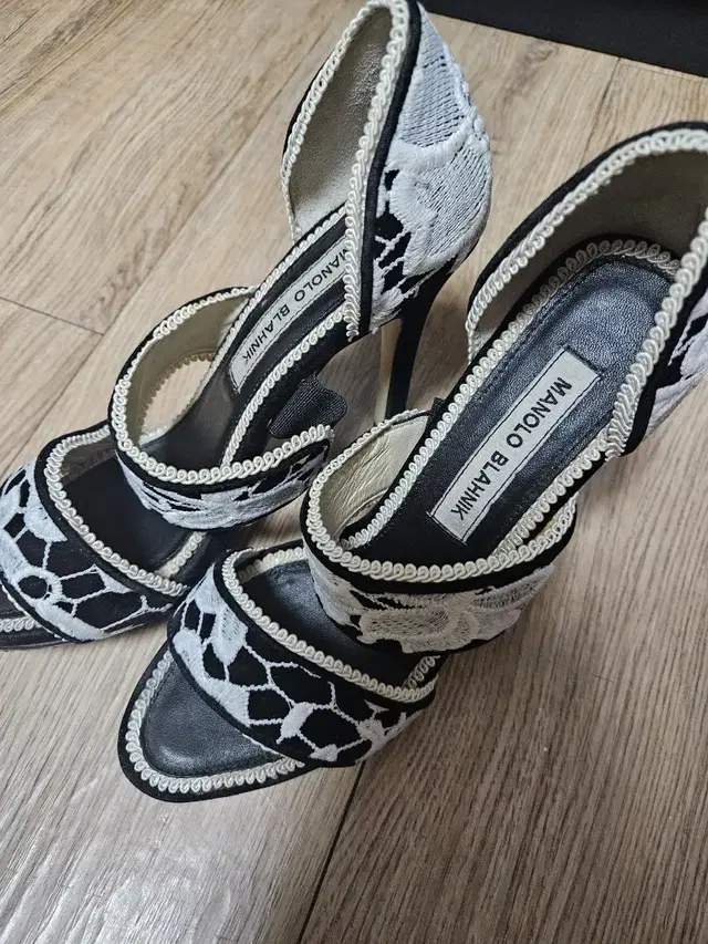 37사이즈 마놀로블라닉 Manolo Blahnik 하이힐 구두