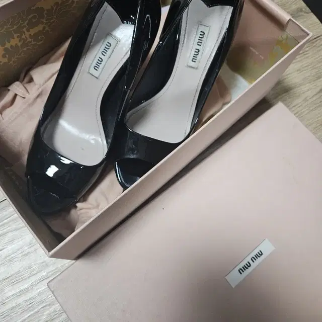 37.5 미우미우 miumiu 기본 하이힐 블랙 11cm 풀박