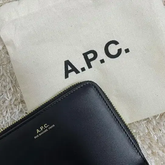 APC 블랙 지갑