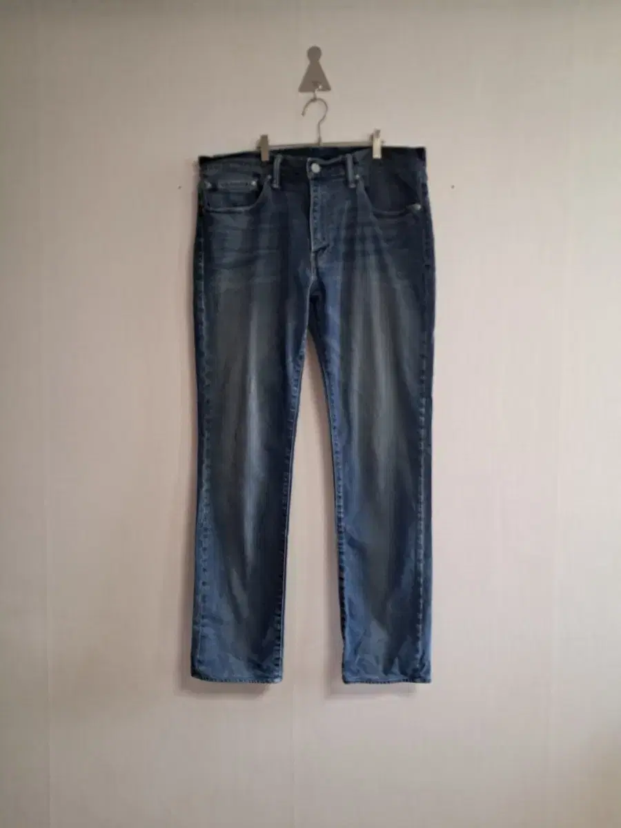 E. (Male/W36 L34) Levi's