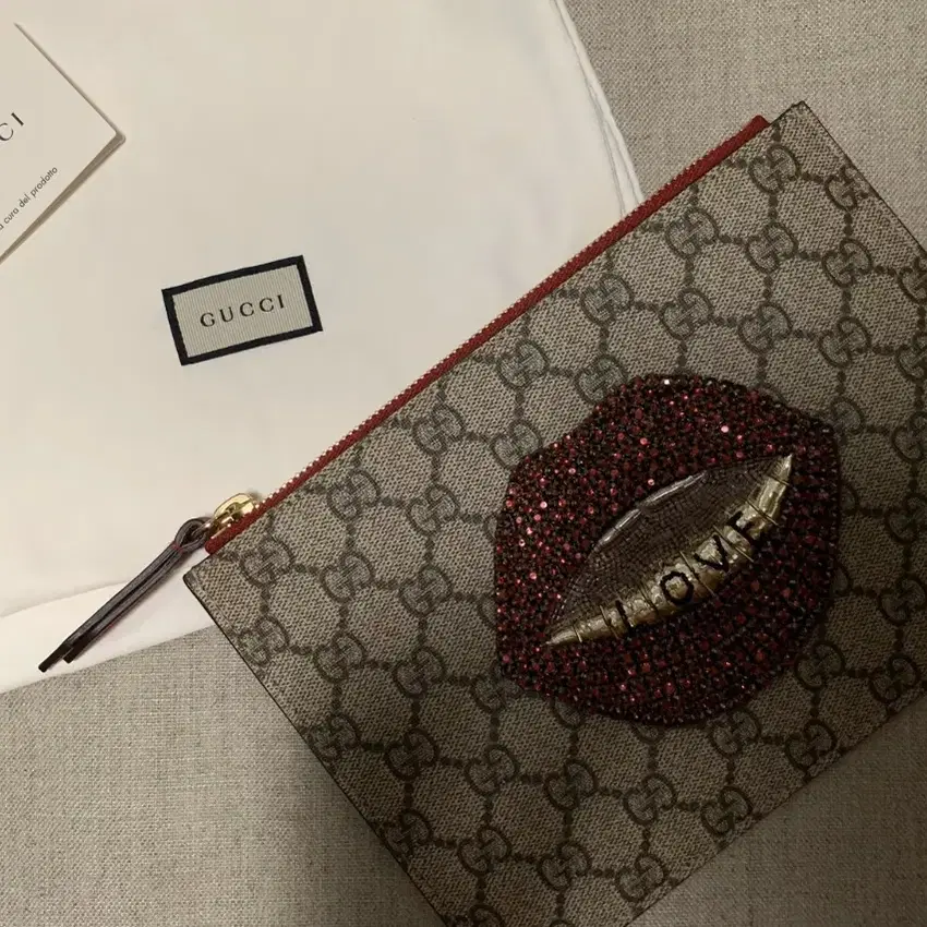 새상품) 구찌 입술 클러치 gucci lips clutch