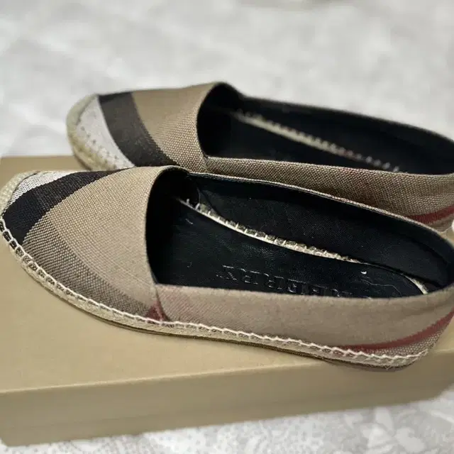 Flat Espandrille  Burberry 여성240mm