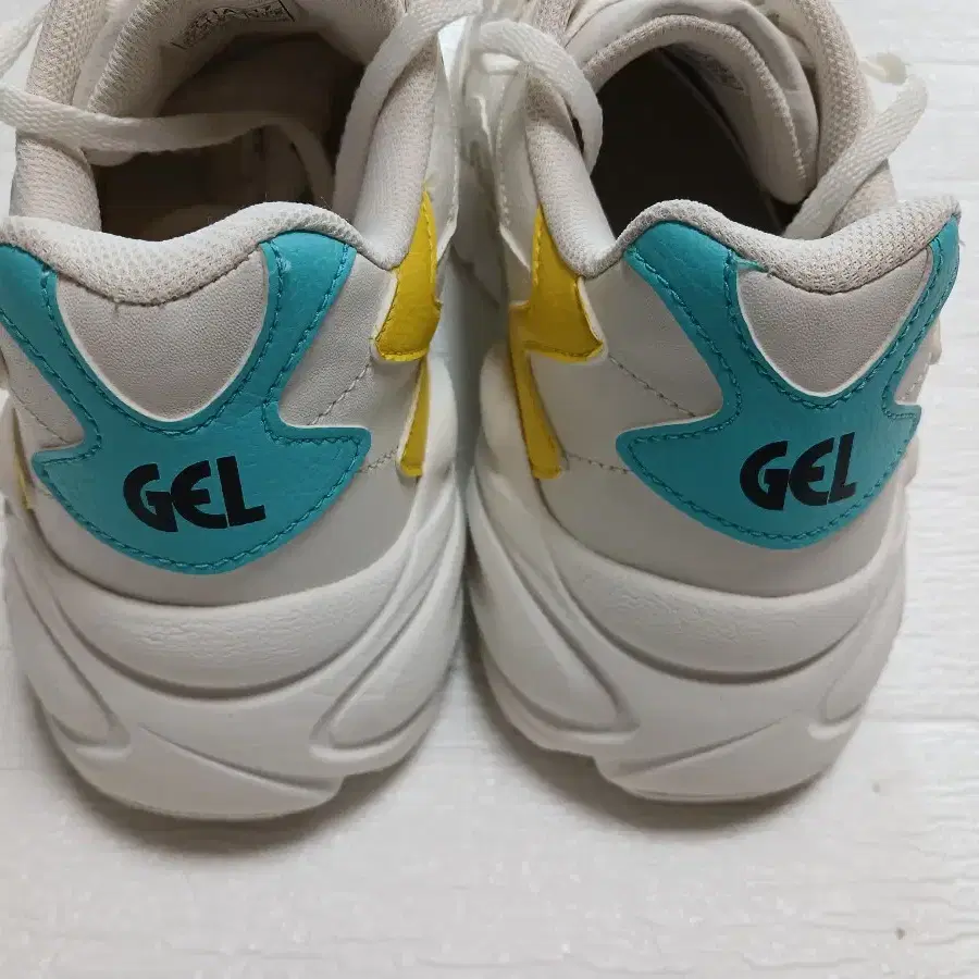 아식스GEL275