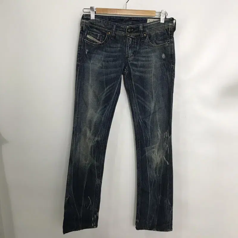 Diesel LOWKY Washed Jeans [25-inch]