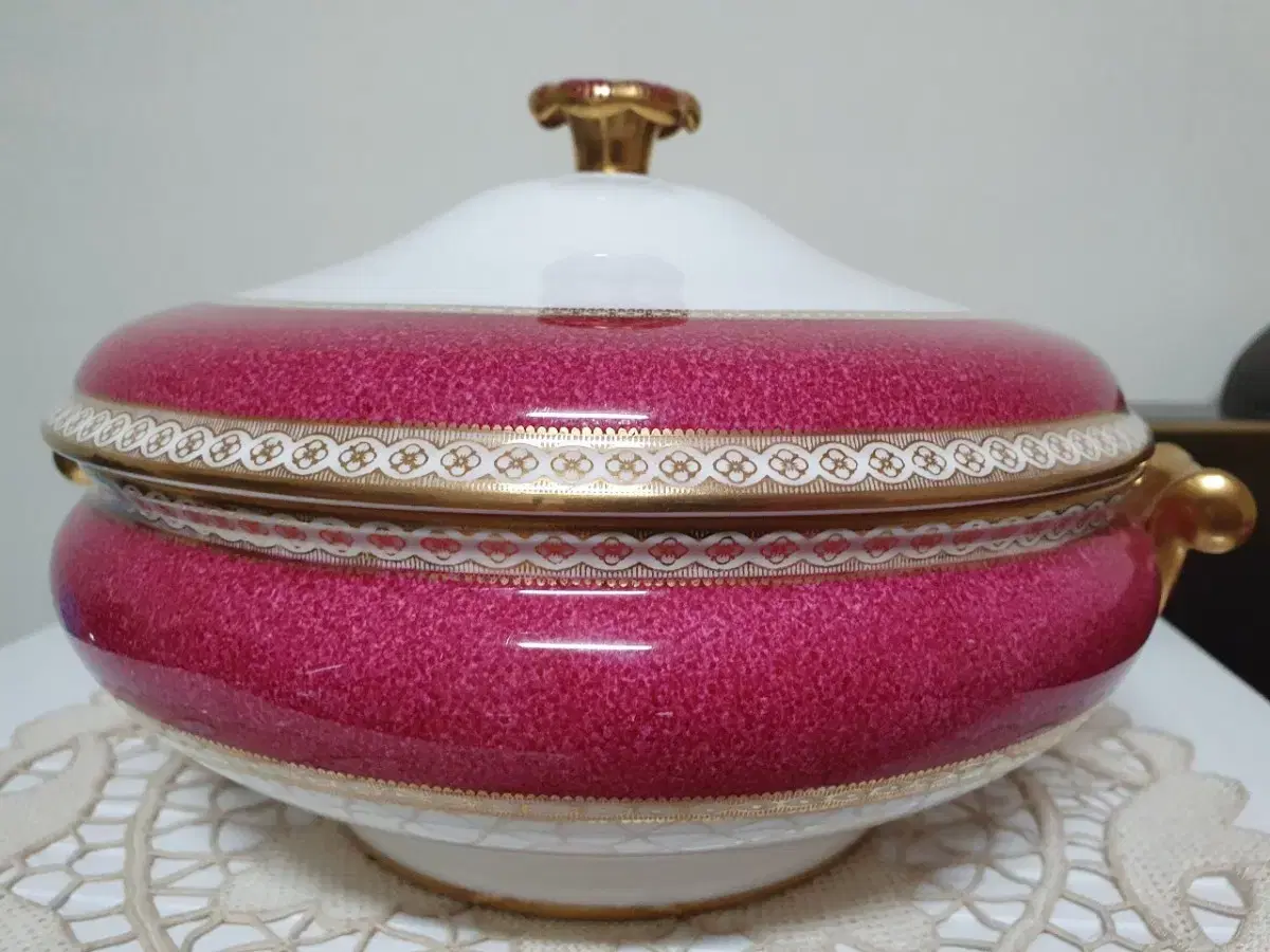 Wedgwood Ulander Powder Ruby Tureen