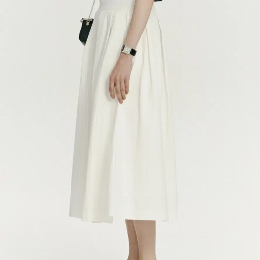 비뮤즈맨션 tuck flare skirt