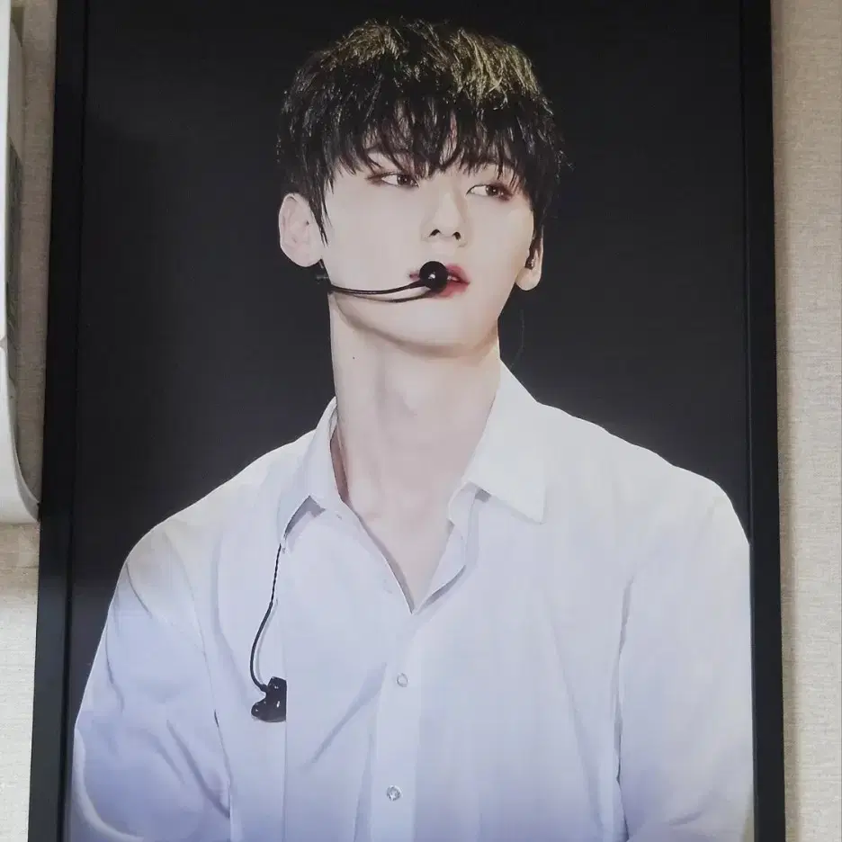 황민현 액자