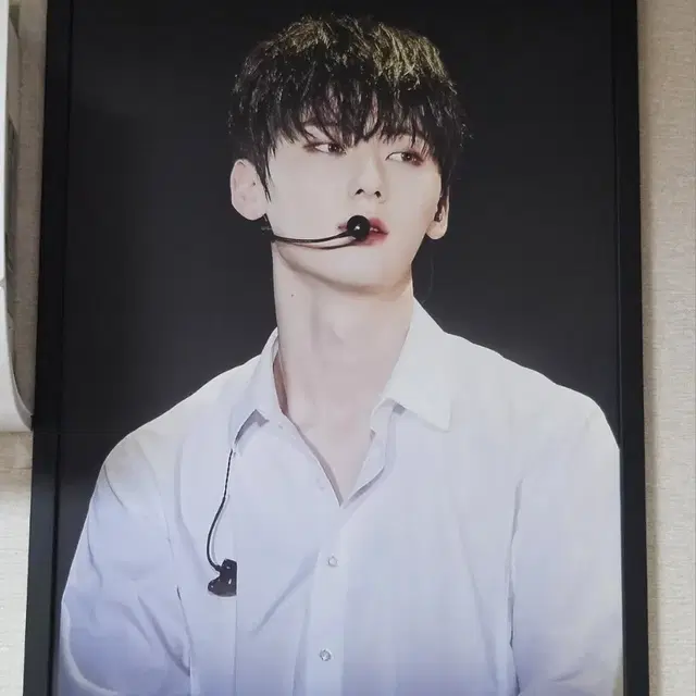 황민현 액자