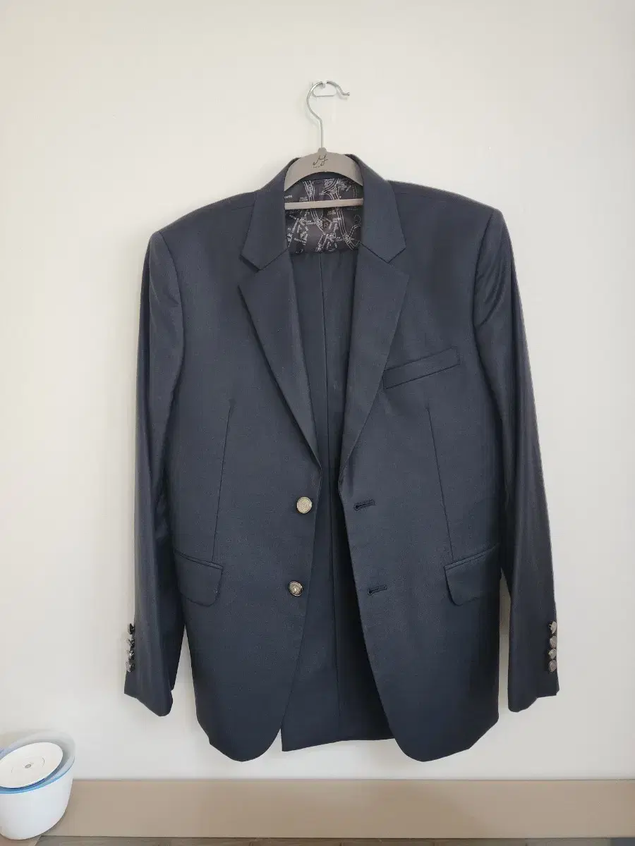 (almost new) suit for sale