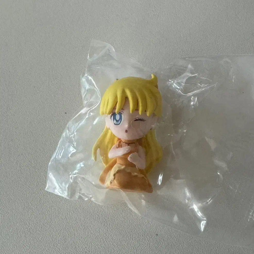 Sailor Moon Venus Hug Coat Figure