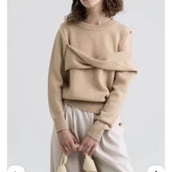 킨더살몬 Wool Draped Pullover Beige