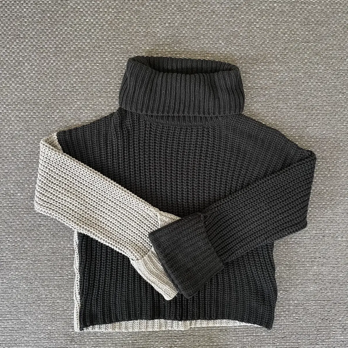 JPN Gray-Black Colorblocked High-Neck Knit