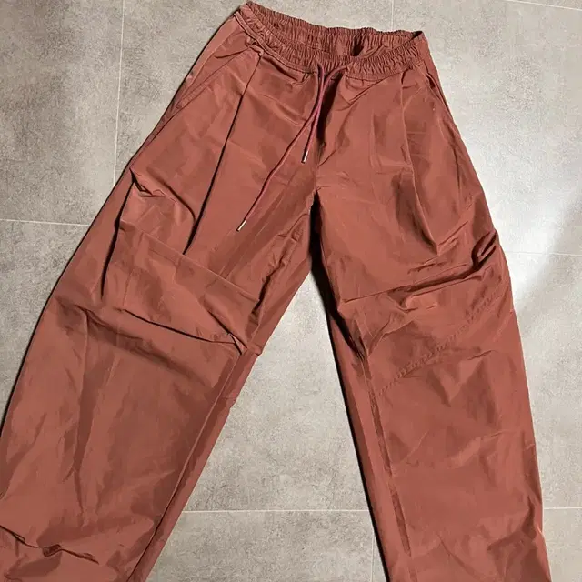 웨이비니스 파라슈트 팬츠(Two Tuck Parachute Pants)