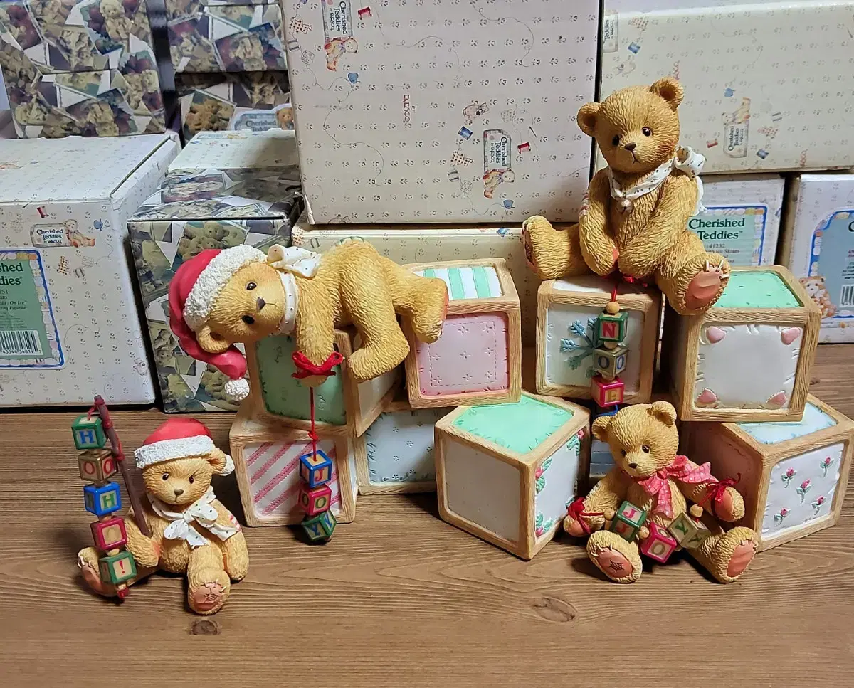 Cherry-Shaded Teddies Christmas (Box 0)