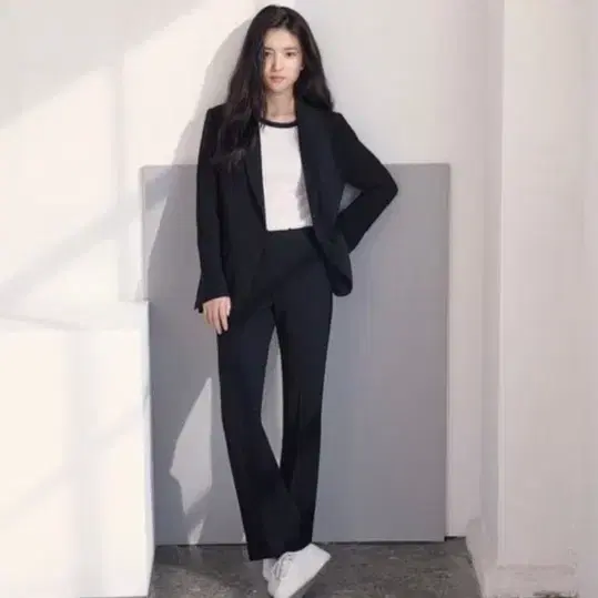 프론트로우 Slim Bootcut Trousers 블랙