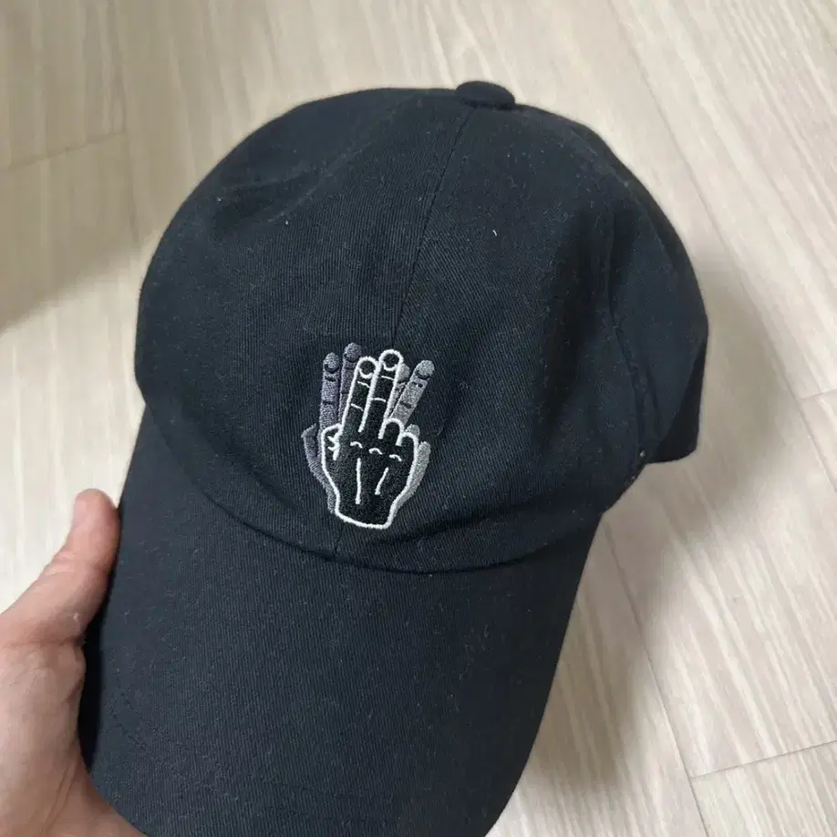 바이브레이트 CLASSIC HAND SIGN BALL CAP