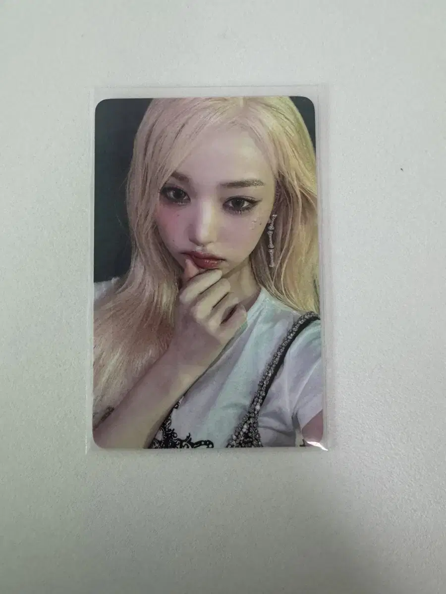 Jang Wonyoung Main with muu 1st Jang Wonyoung Photocard