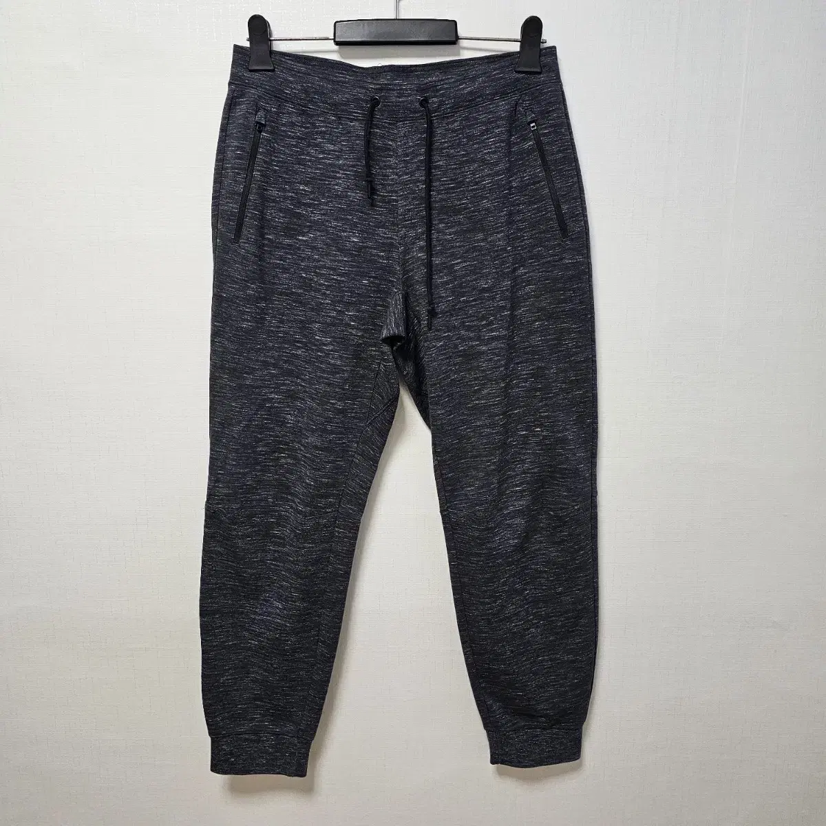 Uniqlo Chuu Training Pants Bom Gaeul Men 32