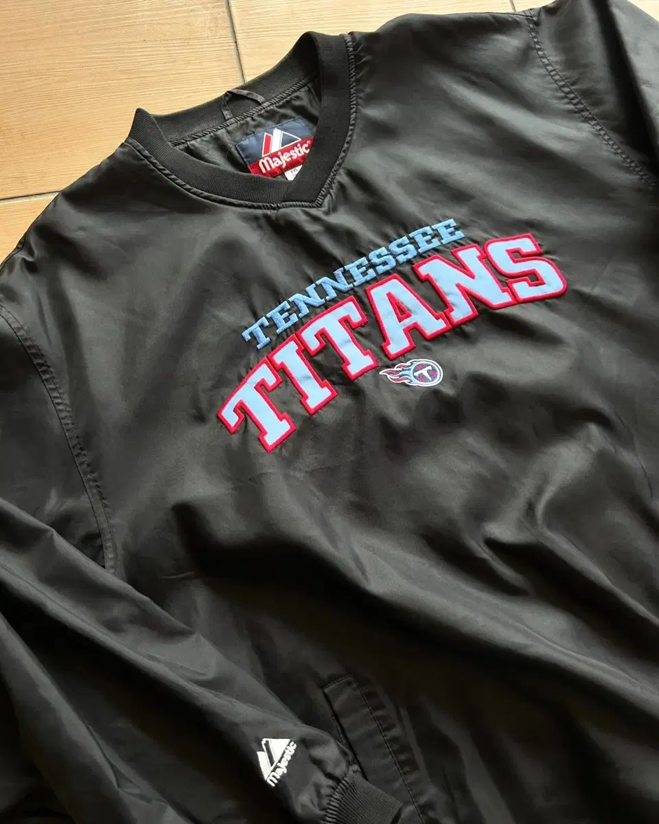 Majestic Titans Warm Up 2XL