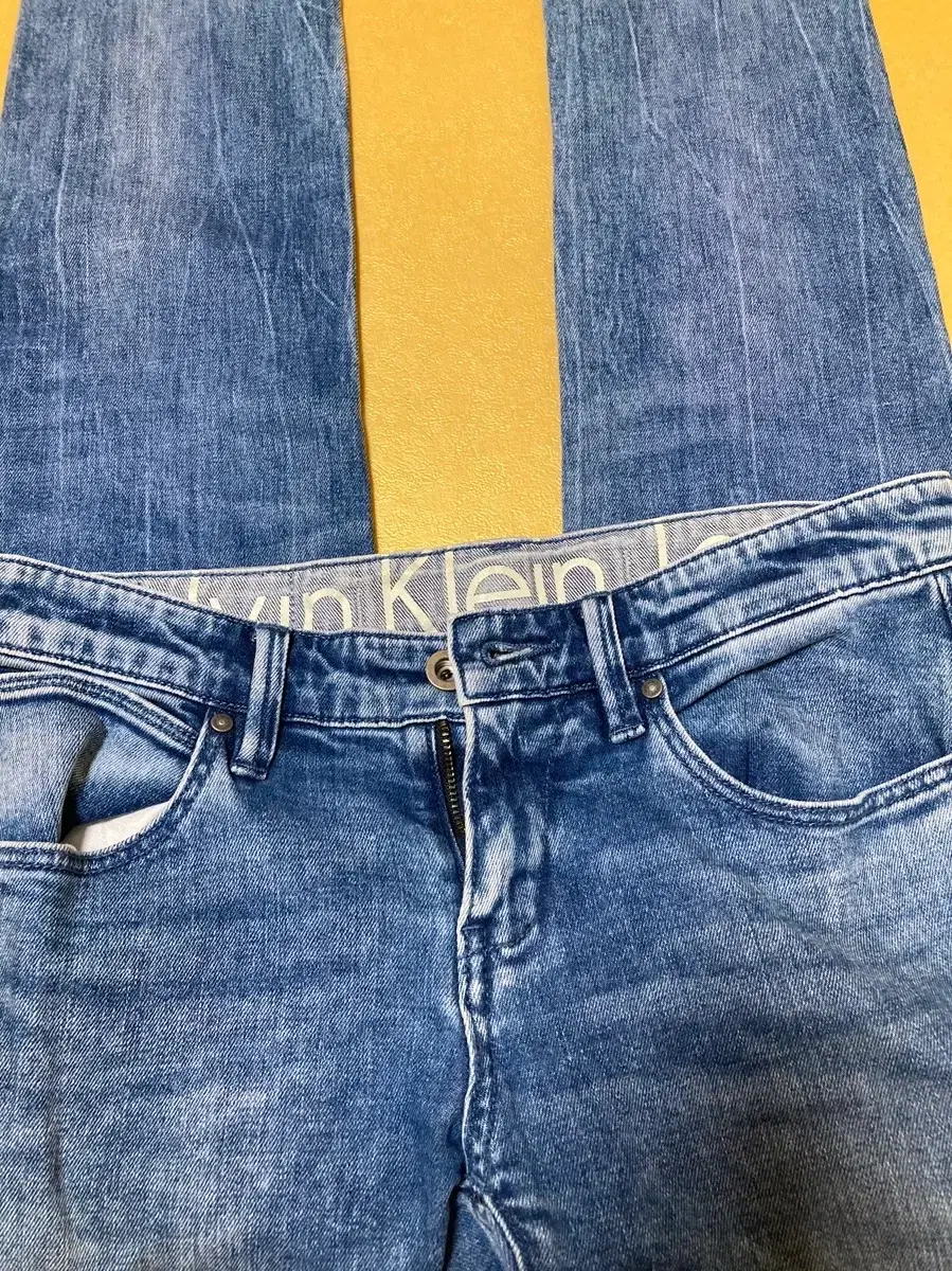 Calvin Klein jin Denim Jeans 28