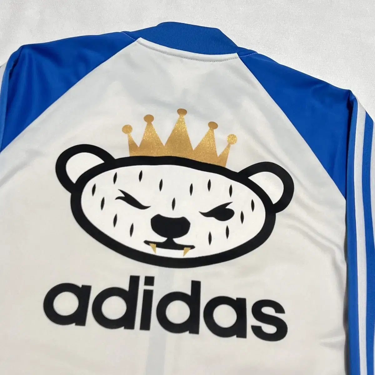 95 adidas Nigobear Superstar Tracktop