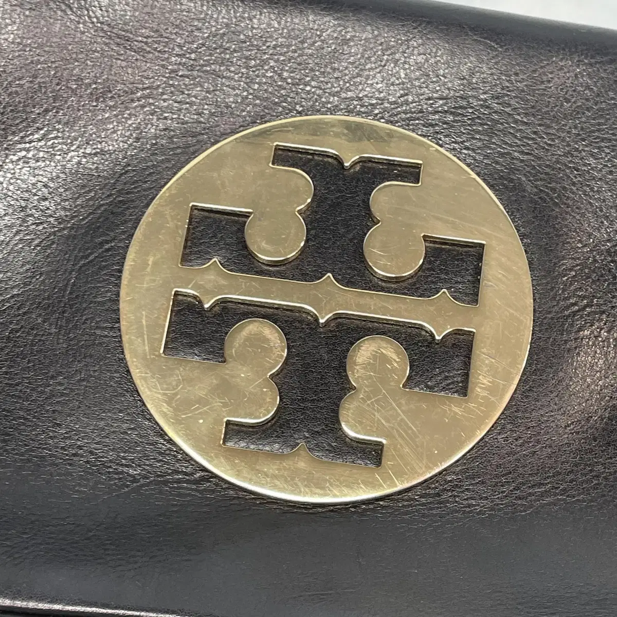 TORYBURCH 토리버치 레바 클러치백