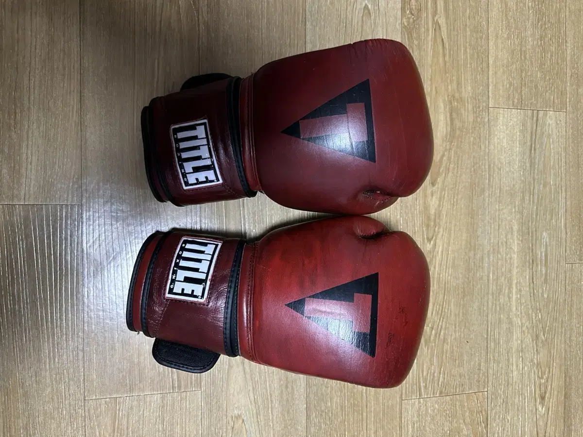 (Negotiable/Tax-free) Title Blood Red Boxing Gloves for Sale