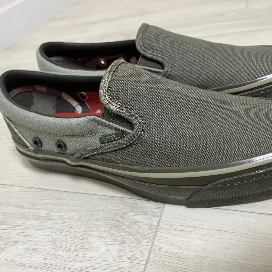 반스볼트 X 나이젤카본 Slip-On LX Army US9 270