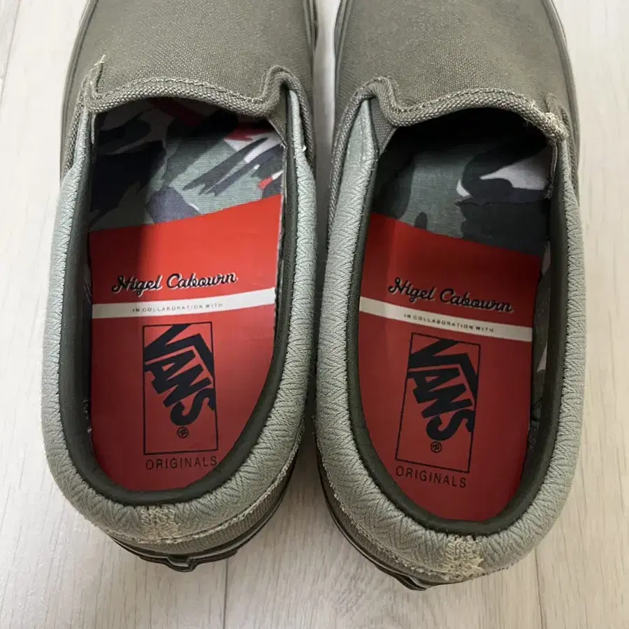 반스볼트 X 나이젤카본 Slip-On LX Army US9 270