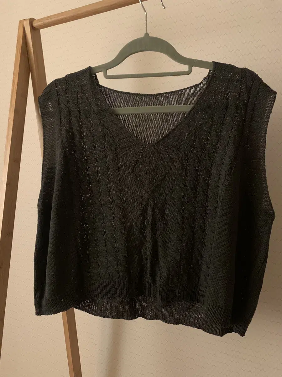 yeoreum, Vintage Dark Gray Knit Vest