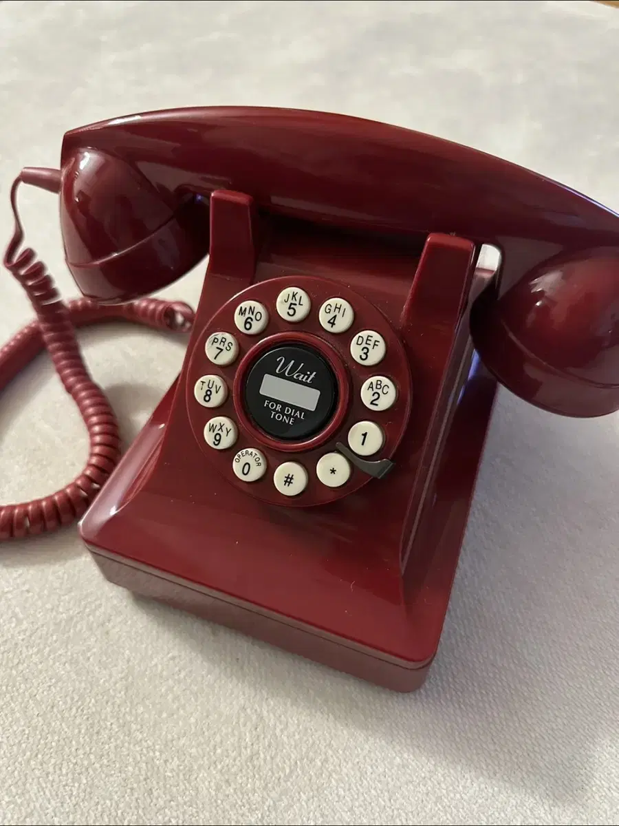 Wild and Wolf 302 Desk Phone red